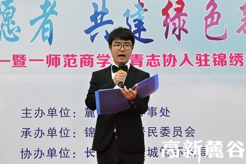 7.诗歌朗诵饱含激情。叶小玲 摄.JPG